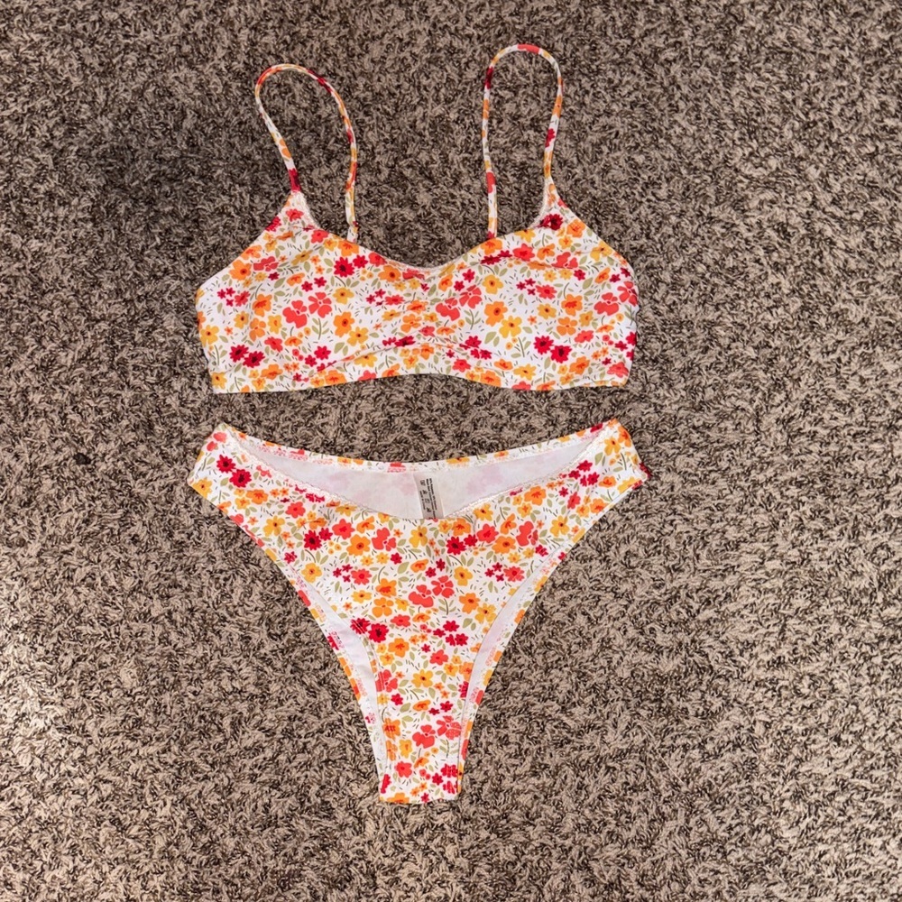 Padded Floral Bikini Set w Lace Trim - Red, Orange, White, NEVER WORN